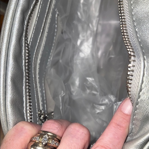 NWT Badgley Mischka Silver Metallic Quilted Crossbody Bag - Picture 5 of 7